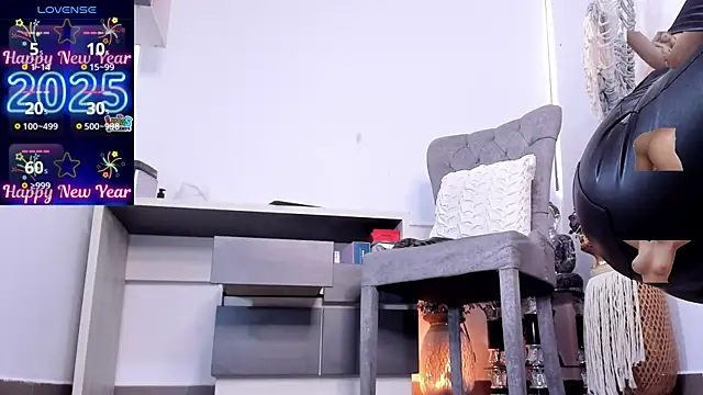 Snapshot of ana_bolena chatting on 01/27/25, 04:43 ana bolena online show from 01/27/25, 04:43