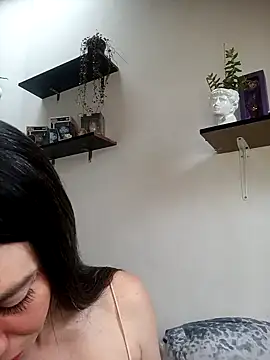 loveuu-bae online show from 12/30/24, 09:29