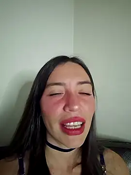 Snapshot of loveuu-bae chatting on 03/10/26, 01:32 loveuu-bae online show from 03/10/26, 01:32