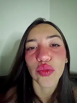 Snapshot of loveuu-bae chatting on 03/11/26, 02:06 loveuu-bae online show from 03/11/26, 02:06