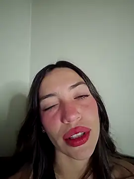 Snapshot of loveuu-bae chatting on 04/07/26, 03:29 loveuu-bae online show from 04/07/26, 03:29