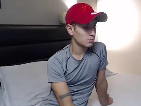 Snapshot of RetainedHound chatting on 09/30/25, 09:20 RetainedHound online show from 09/30/25, 09:20