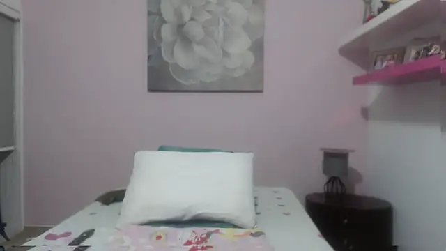 Snapshot of CindyCrawford chatting on 03/23/25, 04:16 CindyCrawford online show from 03/23/25, 04:16