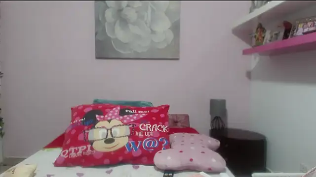 Snapshot of CindyCrawford chatting on 10/14/25, 03:29 CindyCrawford online show from 10/14/25, 03:29