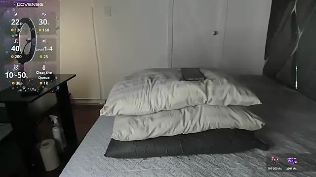 Snapshot of moonsweet1 chatting on 04/12/26, 11:37 moonsweet1 online show from 04/12/26, 11:37