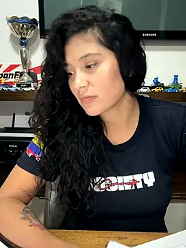 Snapshot of kinky_mila@xh chatting on 12/14/25, 11:09 kinky milaxh online show from 12/14/25, 11:09