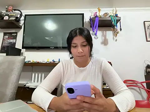 Snapshot of kinky_mila@xh chatting on 04/01/26, 02:45 kinky milaxh online show from 04/01/26, 02:45