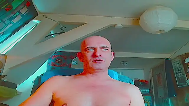 maxhard77 online show from 11/30/25, 10:52