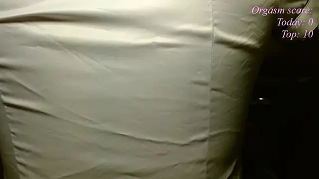 Snapshot of victoria97 chatting on 11/02/25, 12:24 victoria97 online show from 11/02/25, 12:24