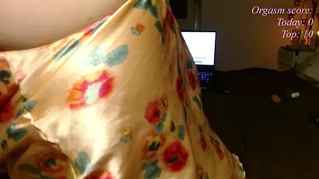 Snapshot of victoria97 chatting on 12/02/25, 07:31 victoria97 online show from 12/02/25, 07:31