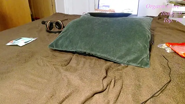 Snapshot of victoria97 chatting on 04/14/26, 05:08 victoria97 online show from 04/14/26, 05:08