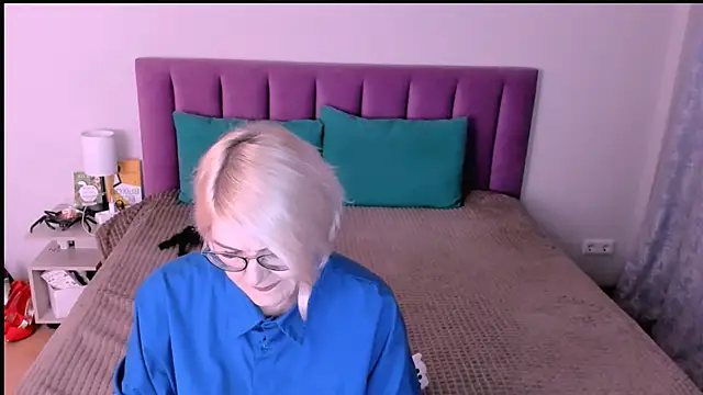 sabrinamacmarren online show from 10/30/25, 03:35