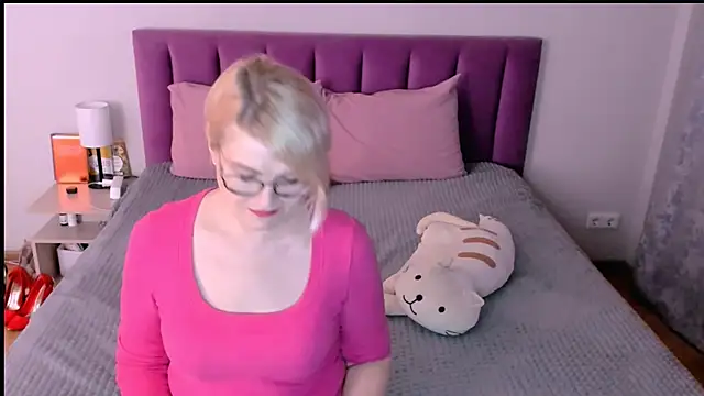 sabrinamacmarren online show from 11/19/25, 06:41