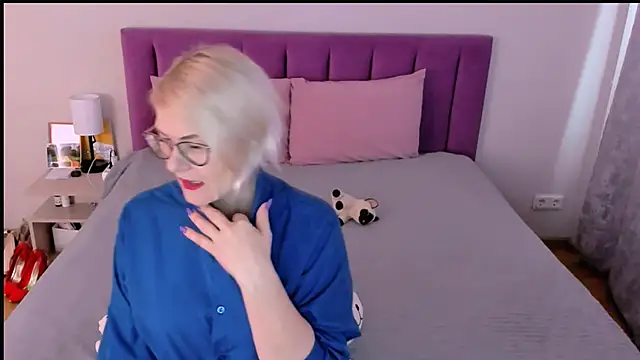 sabrinamacmarren online show from 11/21/25, 09:52