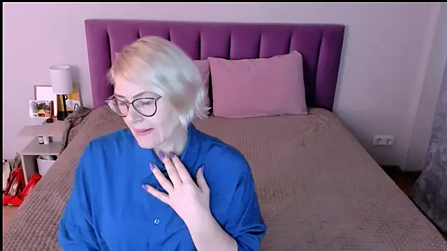 sabrinamacmarren online show from 11/23/25, 12:27