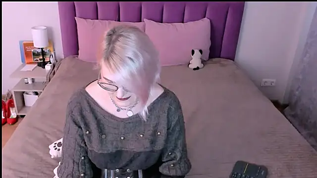 sabrinamacmarren online show from 11/25/25, 12:49