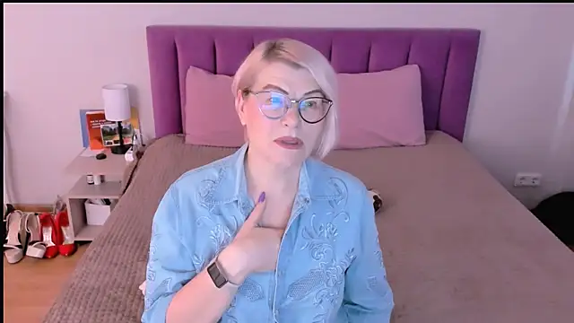 sabrinamacmarren online show from 11/27/25, 09:44