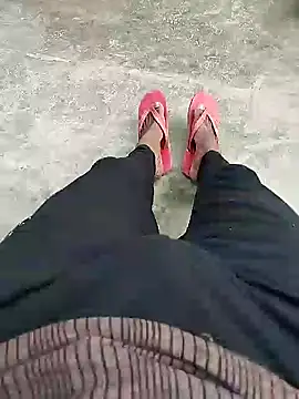 Snapshot of bigh96dik chatting on 02/16/25, 10:43 bigh96dik online show from 02/16/25, 10:43