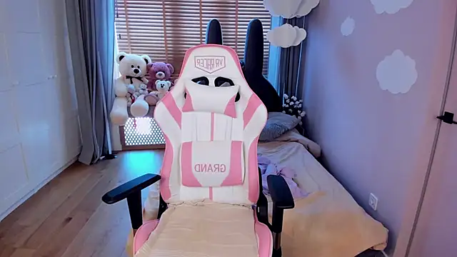 Snapshot of MiaSilkX chatting on 03/13/26, 08:10 MiaSilkX online show from 03/13/26, 08:10