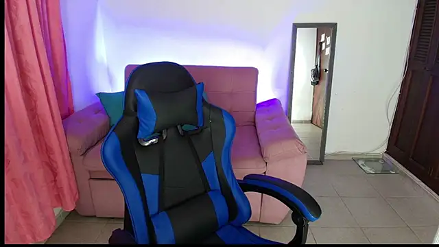 Snapshot of Julieta_Sandia chatting on 11/23/25, 01:27 Julieta Sandia online show from 11/23/25, 01:27