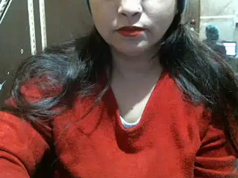 Snapshot of UrsMansi chatting on 12/11/24, 06:04 UrsMansi online show from 12/11/24, 06:04