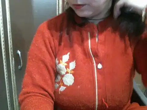 Snapshot of UrsMansi chatting on 12/20/24, 04:53 UrsMansi online show from 12/20/24, 04:53