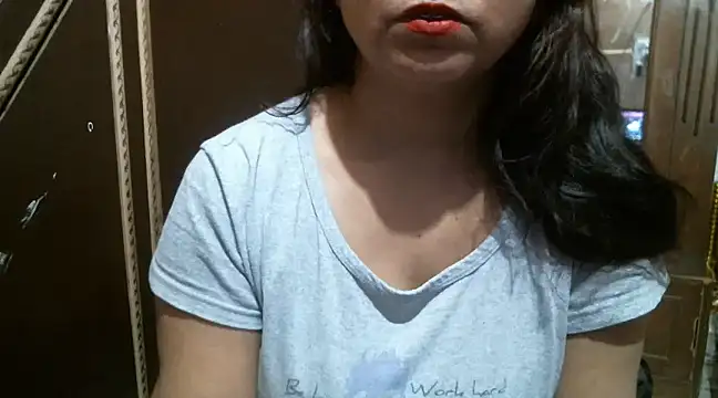 Snapshot of UrsMansi chatting on 02/14/25, 04:26 UrsMansi online show from 02/14/25, 04:26