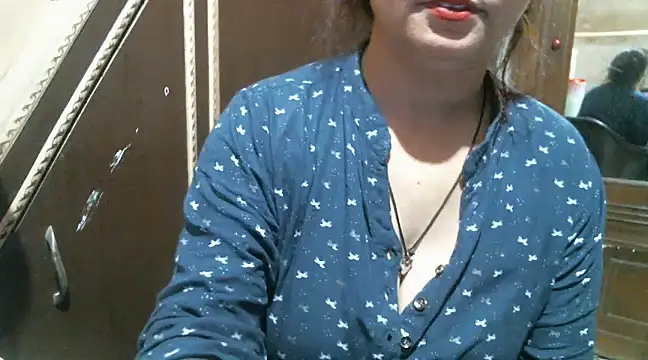 Snapshot of UrsMansi chatting on 03/08/25, 01:39 UrsMansi online show from 03/08/25, 01:39