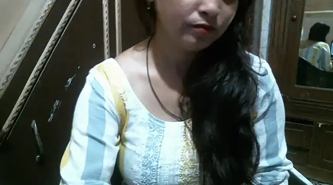 Snapshot of UrsMansi chatting on 03/21/25, 04:28 UrsMansi online show from 03/21/25, 04:28