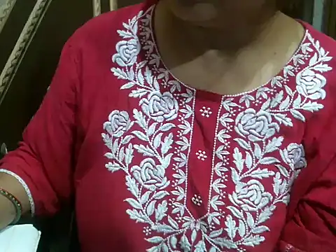 Snapshot of UrsMansi chatting on 10/05/25, 08:40 UrsMansi online show from 10/05/25, 08:40