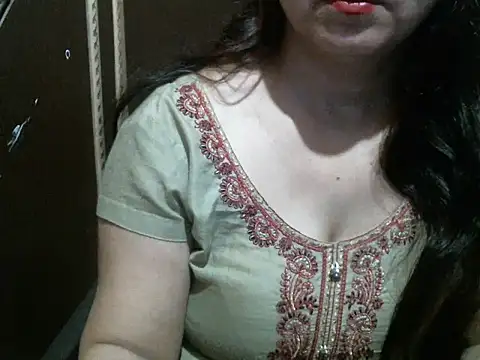 Snapshot of UrsMansi chatting on 10/13/25, 03:28 UrsMansi online show from 10/13/25, 03:28