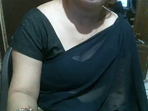 Snapshot of UrsMansi chatting on 10/14/25, 08:15 UrsMansi online show from 10/14/25, 08:15