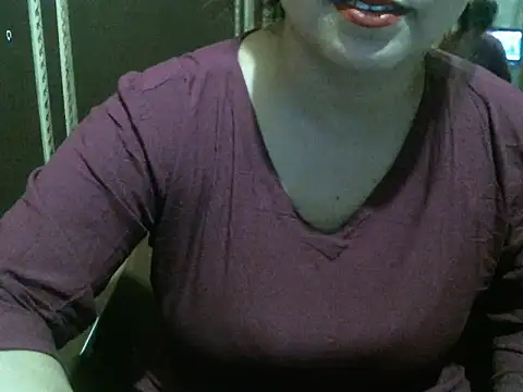 Snapshot of UrsMansi chatting on 10/24/25, 07:32 UrsMansi online show from 10/24/25, 07:32