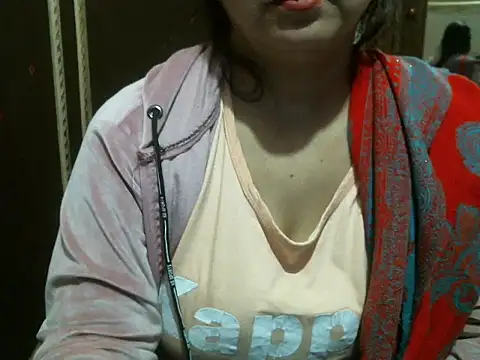 Snapshot of UrsMansi chatting on 11/29/25, 06:05 UrsMansi online show from 11/29/25, 06:05