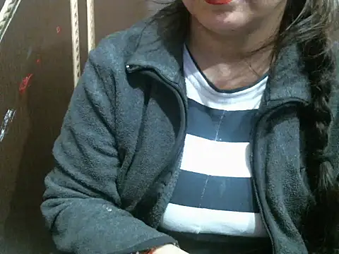 Snapshot of UrsMansi chatting on 12/19/25, 05:36 UrsMansi online show from 12/19/25, 05:36