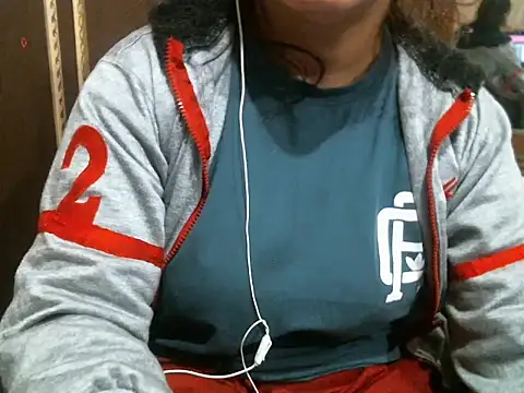 Snapshot of UrsMansi chatting on 12/21/25, 07:04 UrsMansi online show from 12/21/25, 07:04