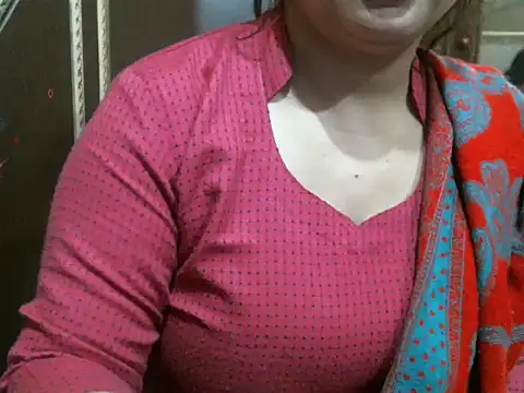 Snapshot of UrsMansi chatting on 12/22/25, 05:04 UrsMansi online show from 12/22/25, 05:04