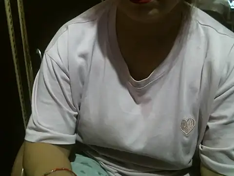 Snapshot of UrsMansi chatting on 05/15/26, 07:43 UrsMansi online show from 05/15/26, 07:43