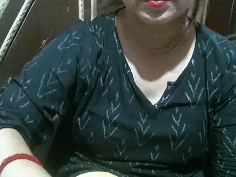 Snapshot of UrsMansi chatting on 06/12/26, 03:49 UrsMansi online show from 06/12/26, 03:49