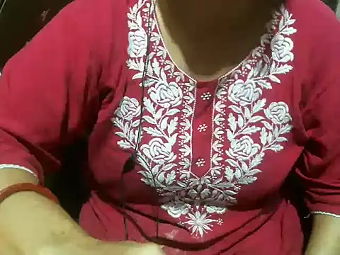 Snapshot of UrsMansi chatting on 06/15/26, 07:49 UrsMansi online show from 06/15/26, 07:49