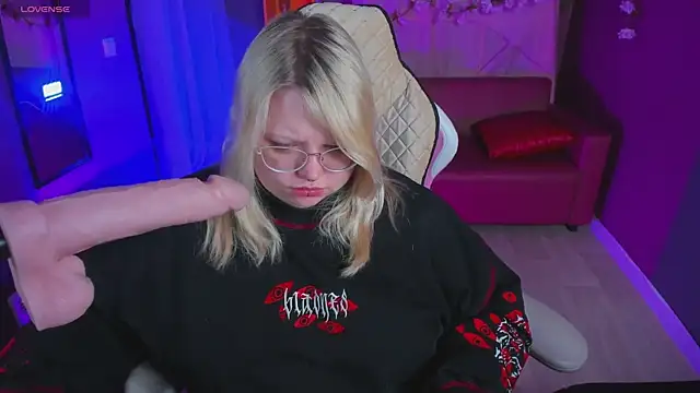 Yoki Shizuko online show from 04/06/26, 06:36