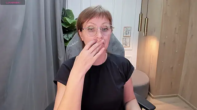 Paris Cherry online show from 02/23/25, 07:49