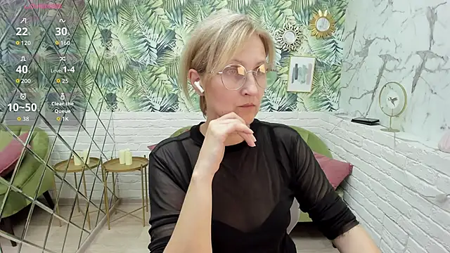 Paris Cherry online show from 09/27/25, 08:14