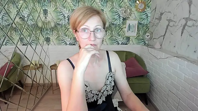 Snapshot of Paris_Cherry chatting on 06/28/26, 06:03 Paris Cherry online show from 06/28/26, 06:03