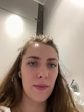 Snapshot of MariiD chatting on 03/27/26, 08:26 MariiD online show from 03/27/26, 08:26