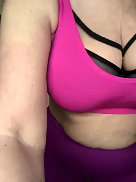 Snapshot of missjenn_x chatting on 11/24/25, 06:46 missjenn x online show from 11/24/25, 06:46