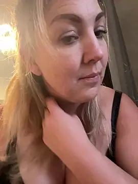 Snapshot of Anna_Alexa chatting on 01/10/25, 02:02 Anna Alexa online show from 01/10/25, 02:02