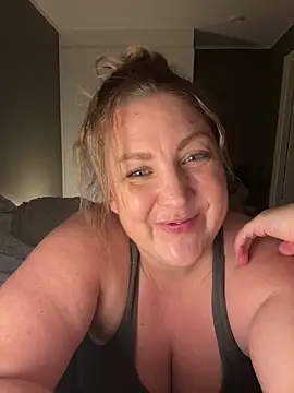 Snapshot of Anna_Alexa chatting on 12/19/25, 04:14 Anna Alexa online show from 12/19/25, 04:14