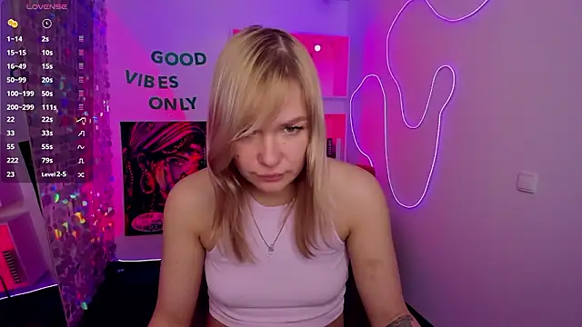 Snapshot of BellaDreamy chatting on 02/25/26, 08:57 BellaDreamy online show from 02/25/26, 08:57