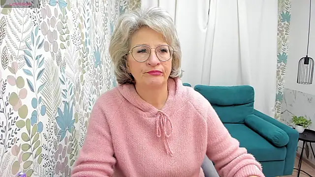 Snapshot of EvelynJoyful chatting on 12/16/24, 05:17 EvelynJoyful online show from 12/16/24, 05:17